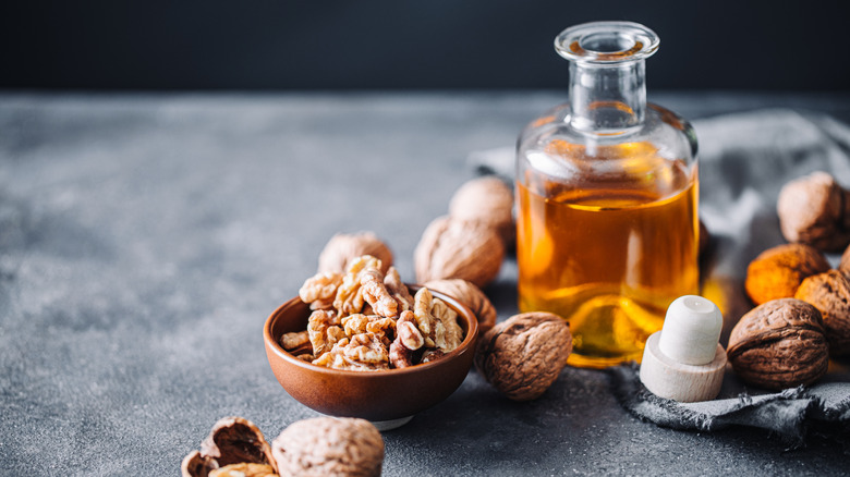 Walnut oil and walnuts