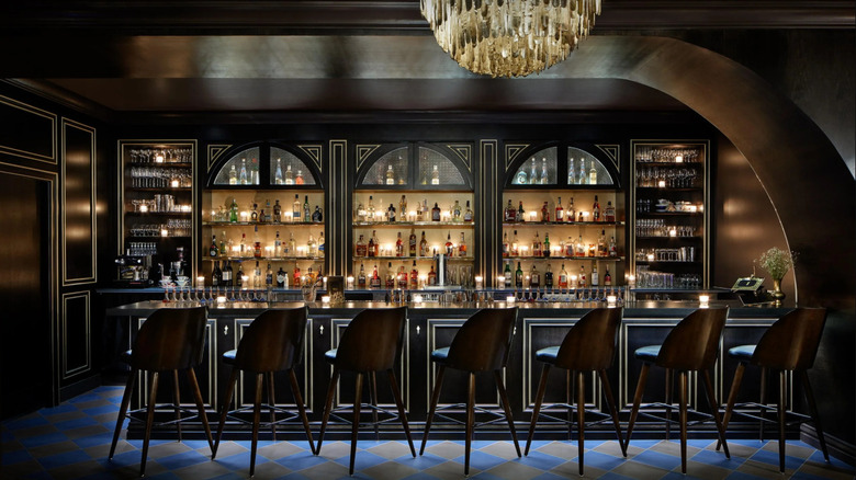 Bar inside Thick as Thieves