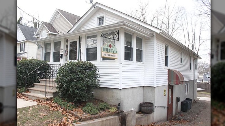 Exterior of Murphy's Tavern