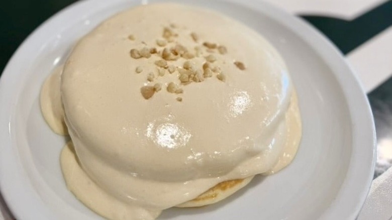 A plate of banana pancakes with macadamia nut sauce at Boots & Kimo's Homestyle Kitchen