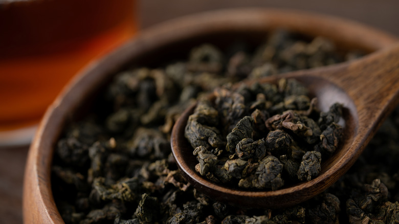 Oolong tea leaves