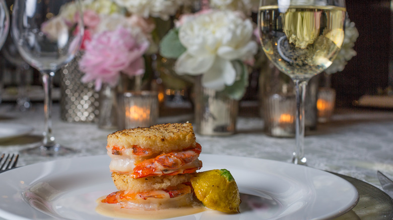 White wine and crab cake