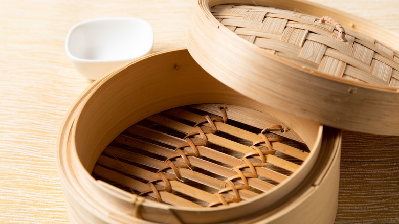 A bamboo steamer basket