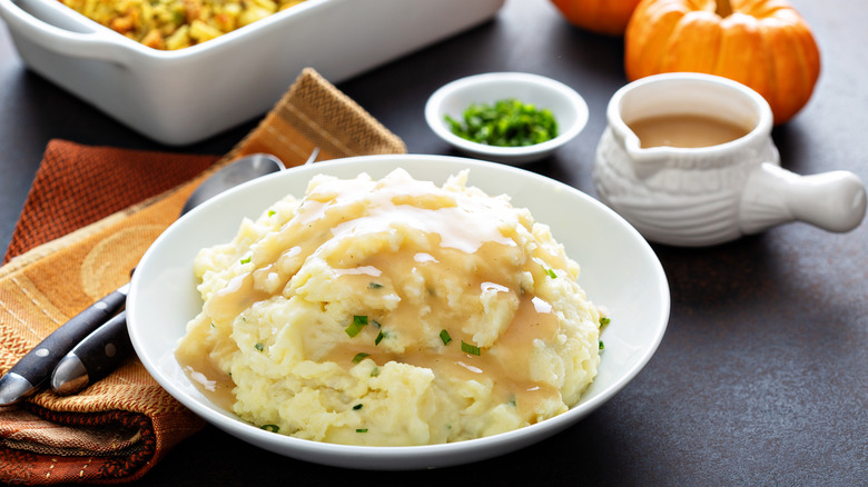 Mashed potatoes with gravy and sides