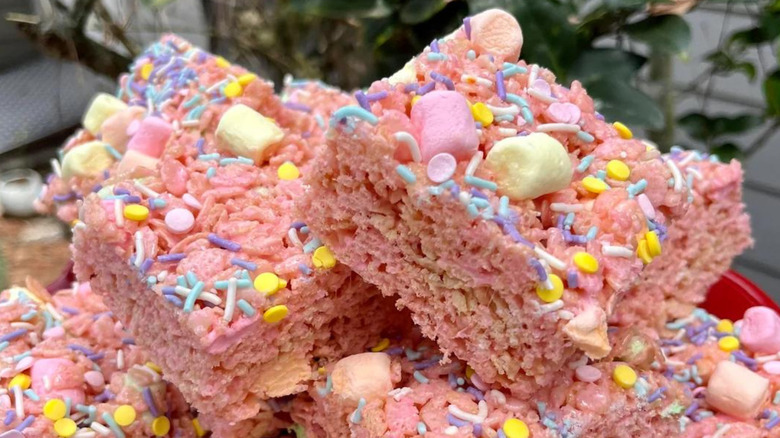 homemade easter rice krispies treats