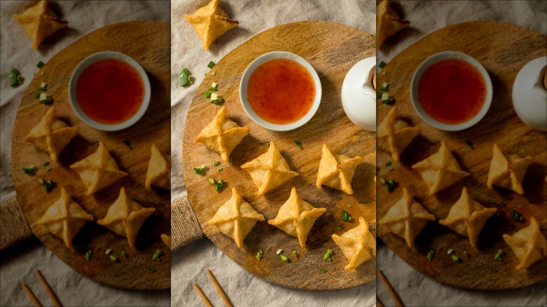 Serving of crab rangoon