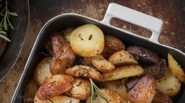 roasted potatoes with herbs
