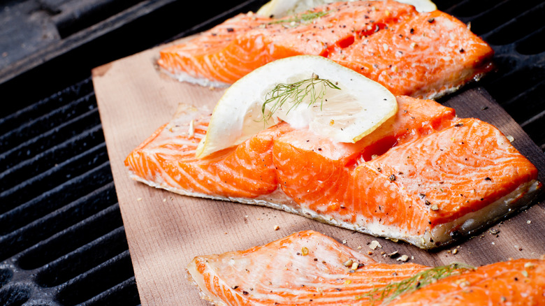 salmon on grill plank