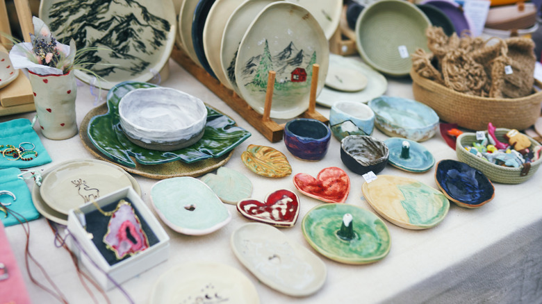 Several decorative plates are displayed for sale.