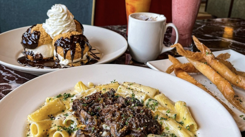 Grand Lux Cafe dinner table