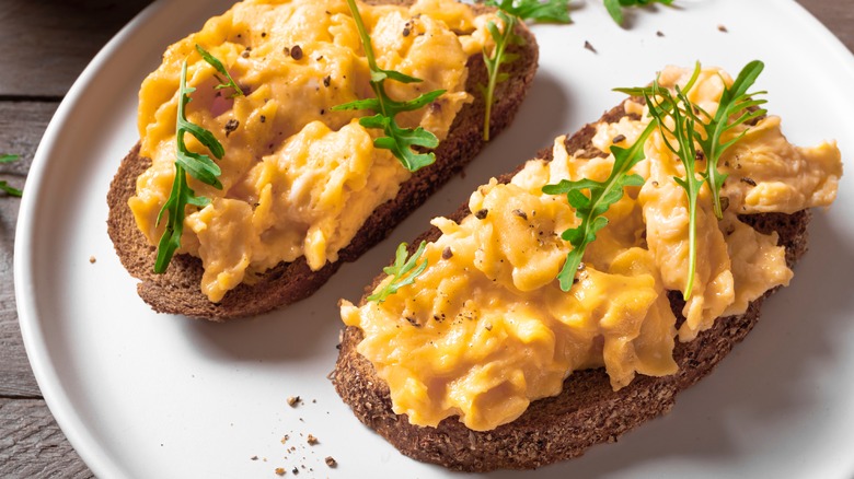 Queso scrambled Eggs Sandwiches for healthy keto breakfast.