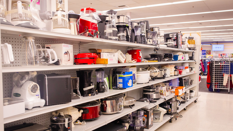 An aisle at a thrift store filled with various objects.