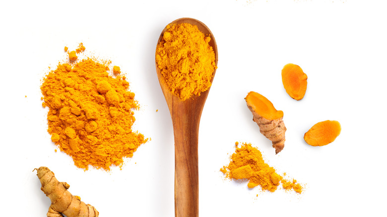 turmeric root and powder