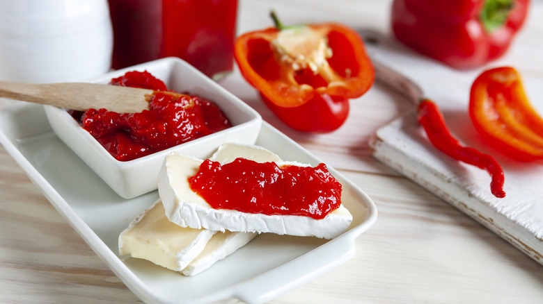 Pepper mostarda on cheese