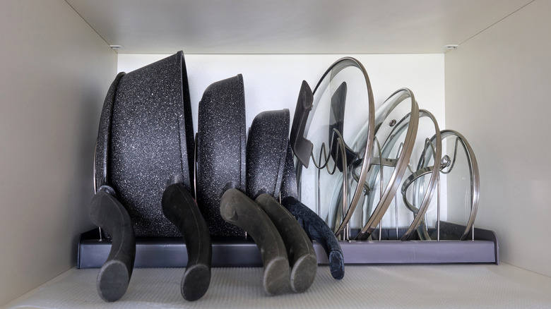 storage rack for pans and lids