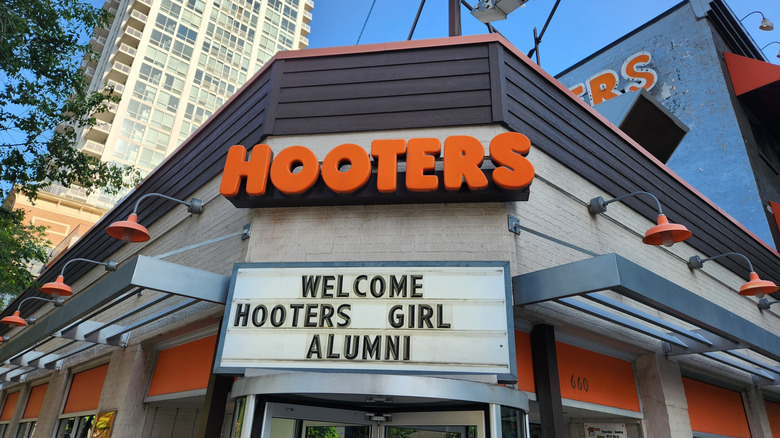 Hooters restaurant