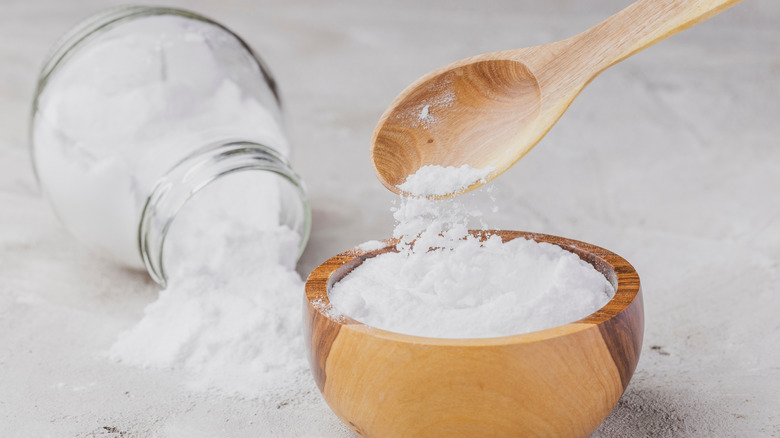 Baking soda in wooden bowl
