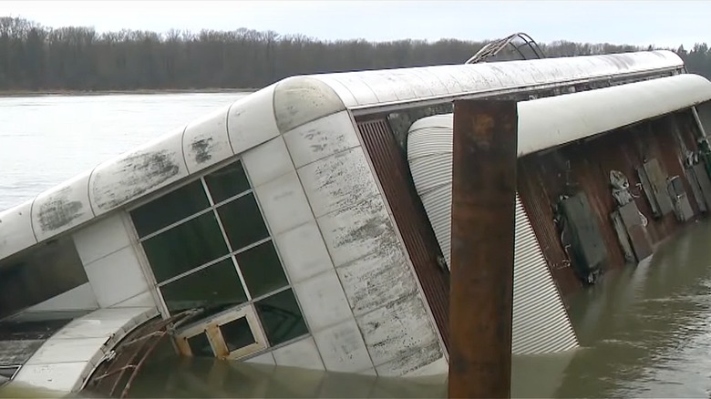 McBarge sinking in the Fraser River