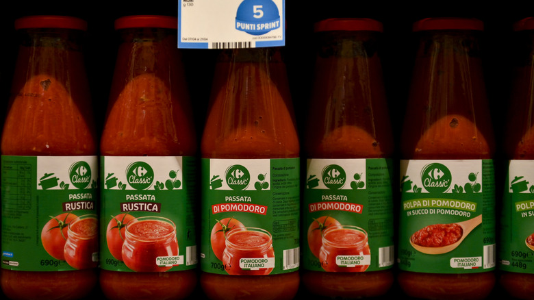 A row of different passata di pomodoro varieties