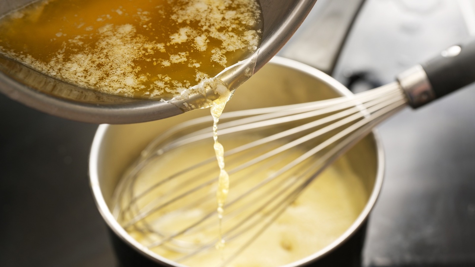 The Difference Between A Hollandaise And A Béarnaise Sauce