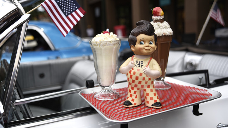 vintage car with tray, milkshakes, and statue of Bob's Big Boy mascot