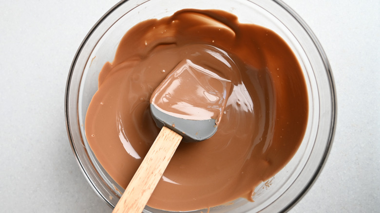 Melted chocolate in bowl