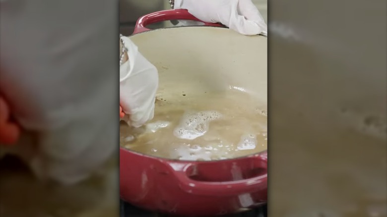 Cleaning Le Creuset dutch oven