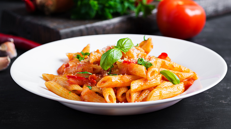 penne pasta with tomato sauce
