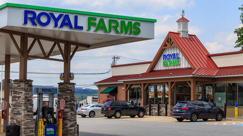 Exterior of Royal Farms convenience store