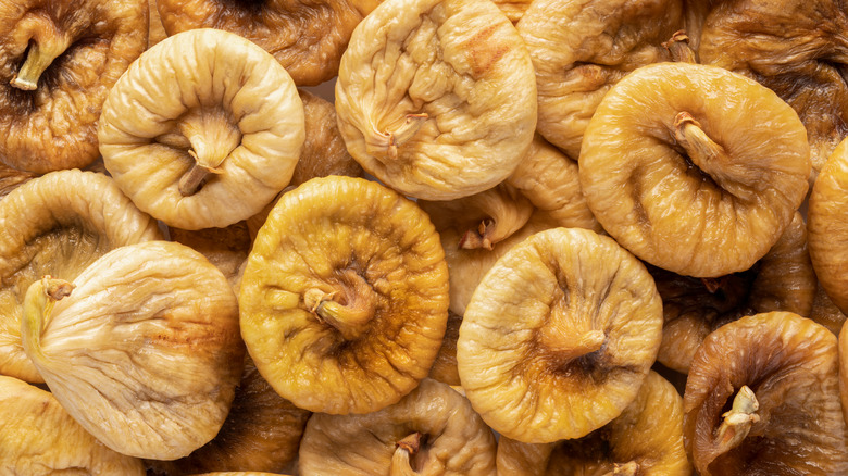 A bunch of dried figs