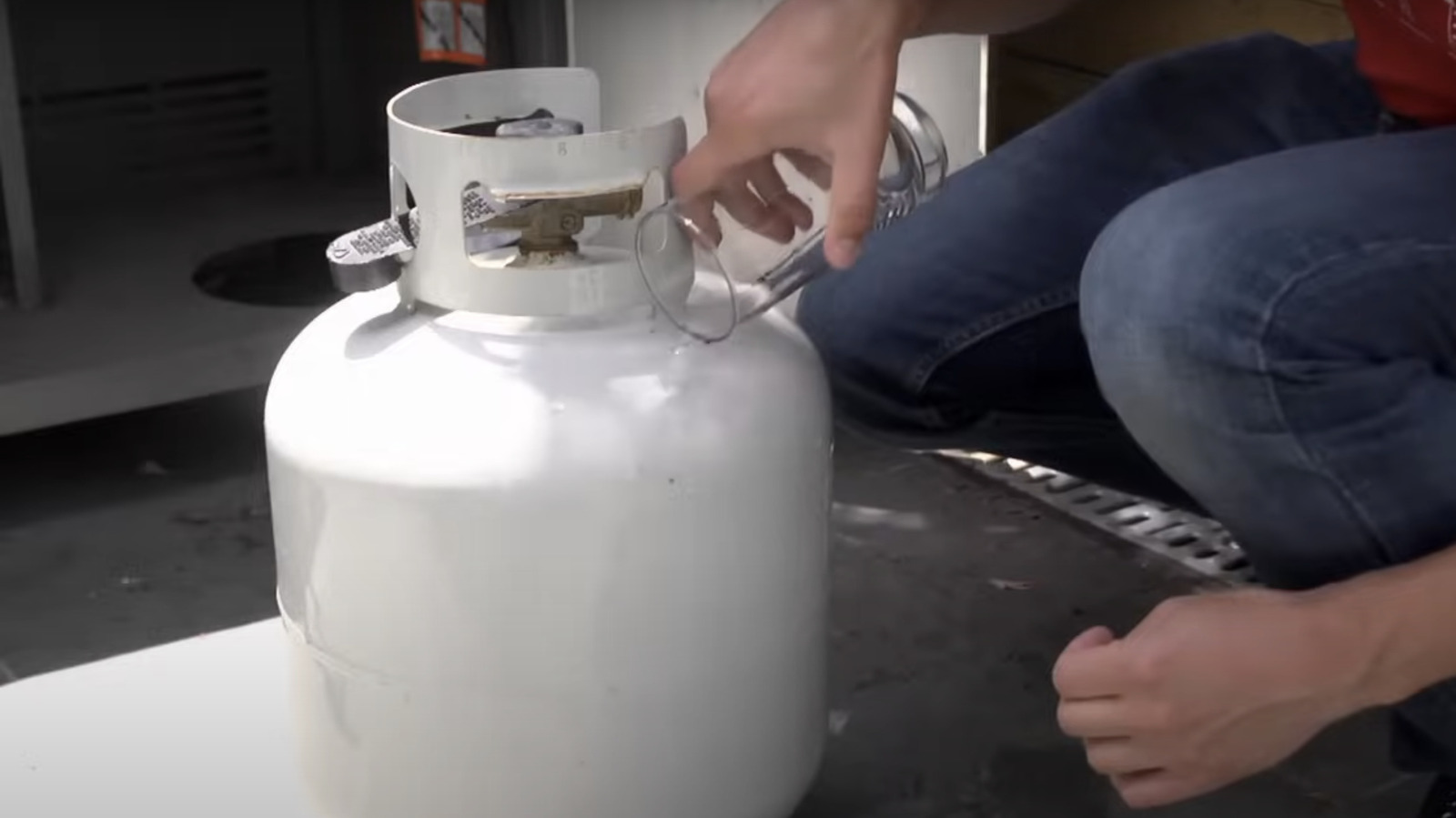The Easy Way To Tell If Your Grill Needs A Propane Refill Before The Cookout