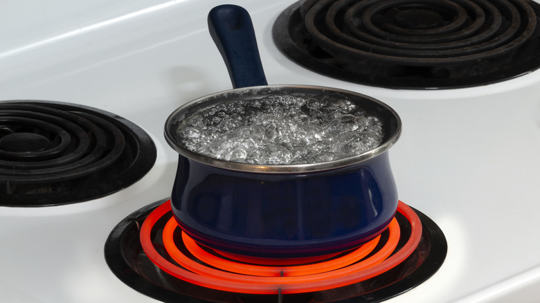Boiling water on electric stove