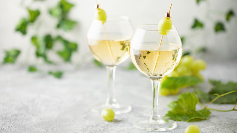 White wine spritzers