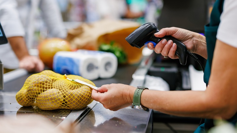 scanning potatoes at checkout