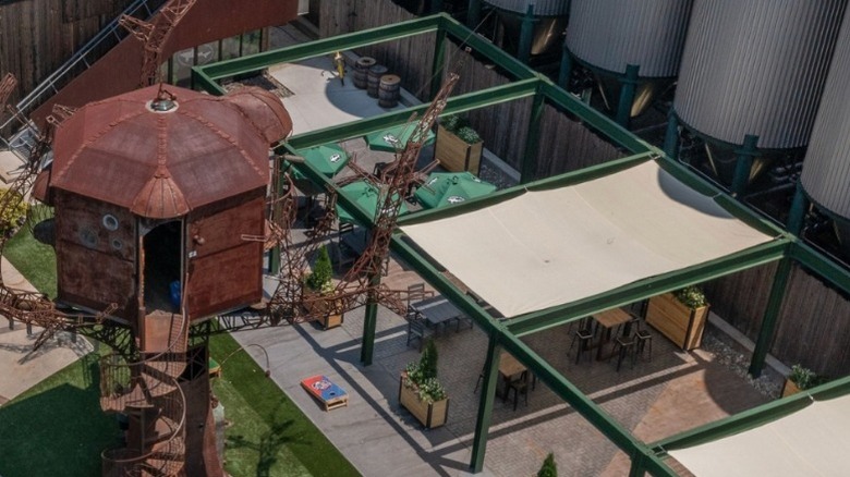 The treehouse and patio at Dogfish Head Brewery