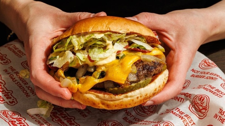 A cheeseburger from Taystee's Burgers.