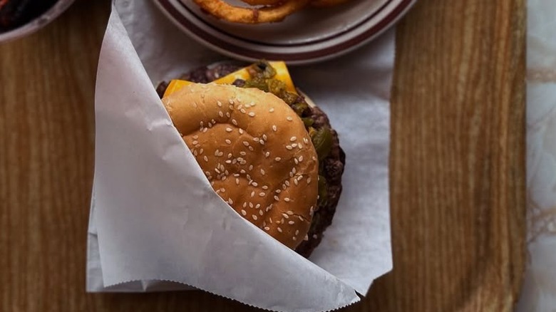 A cheeseburger from Frontier.
