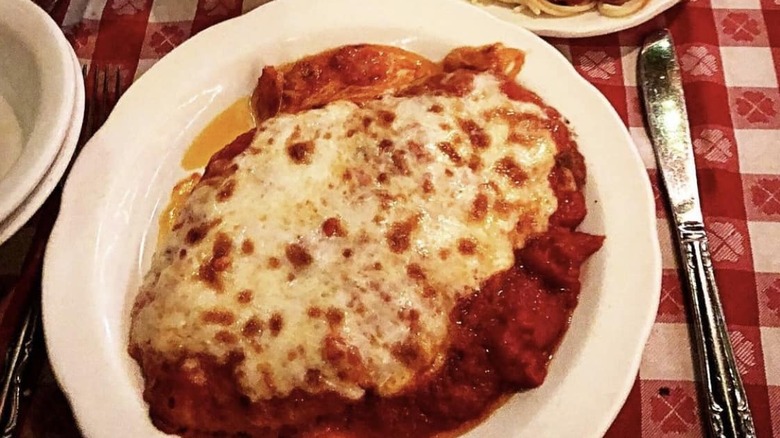 A plate of Dan Tana's chicken parm