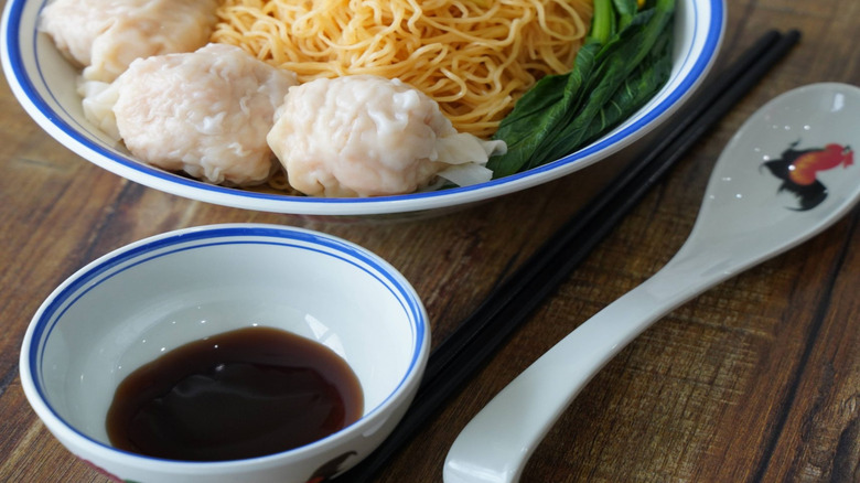 A bowl of wonton lo mein at Wonton Guy in Edison