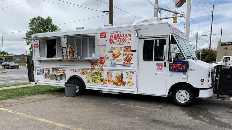 Exterior of Garcia's Hot Dog food truck
