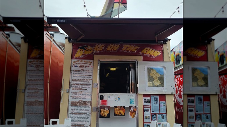 Main window at Bake on the Run food truck