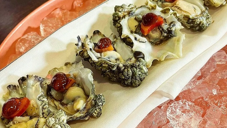 A plate of oysters with chamoy at El Molino del Sureste