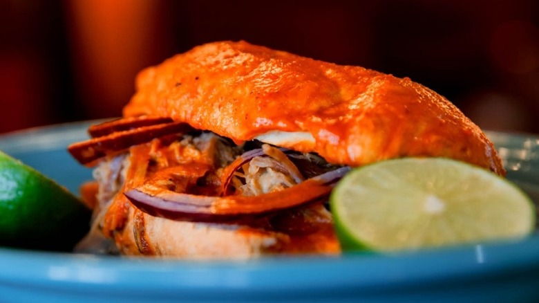 A torta ahogada at Tres Amigos