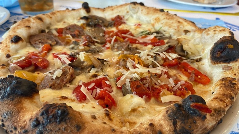 A Cuore di Pistacchio pizza at 'O Munaciello in Miami