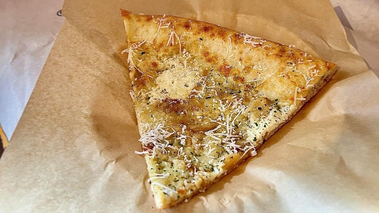 A slice of Garlic Bomb at Pizza Mamo in Honolulu