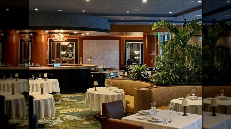 Dining room inside Le Bernardin