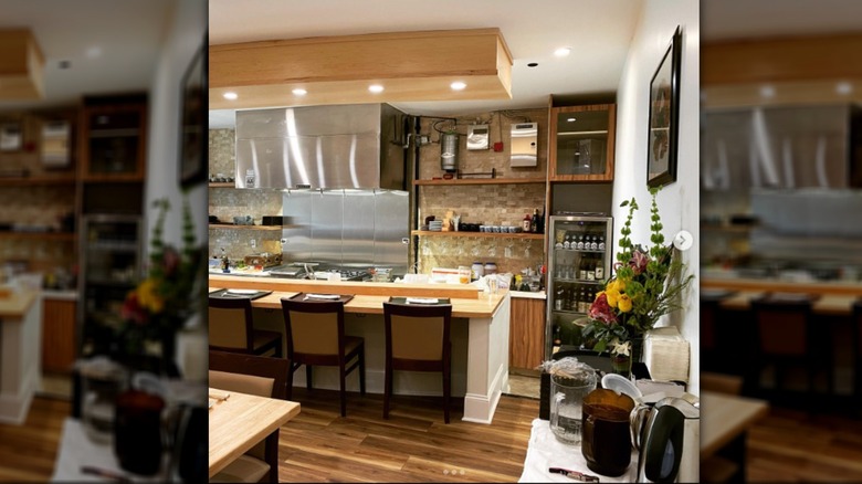 Counter in front of kitchen at Seji's