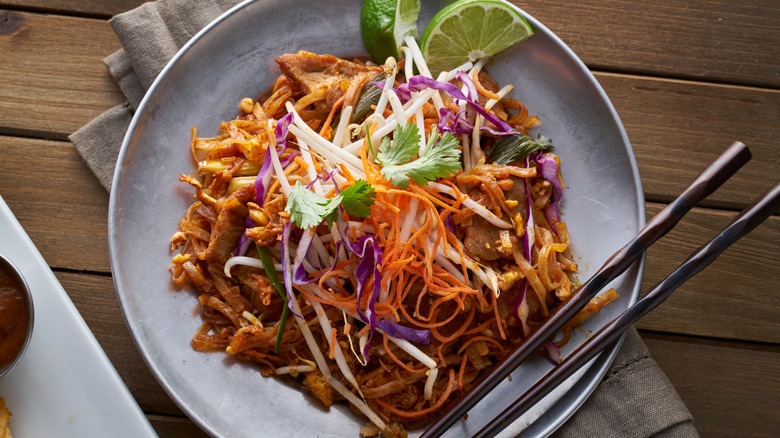 A plate of pad Thai on a table