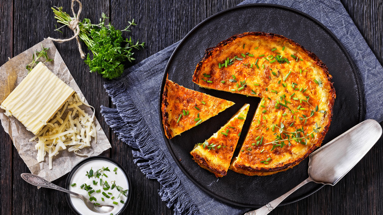 Quiche bacon dan cheddar dengan kerak kentang