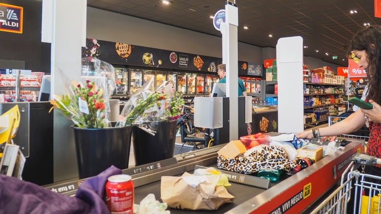 Aldi checkout counter